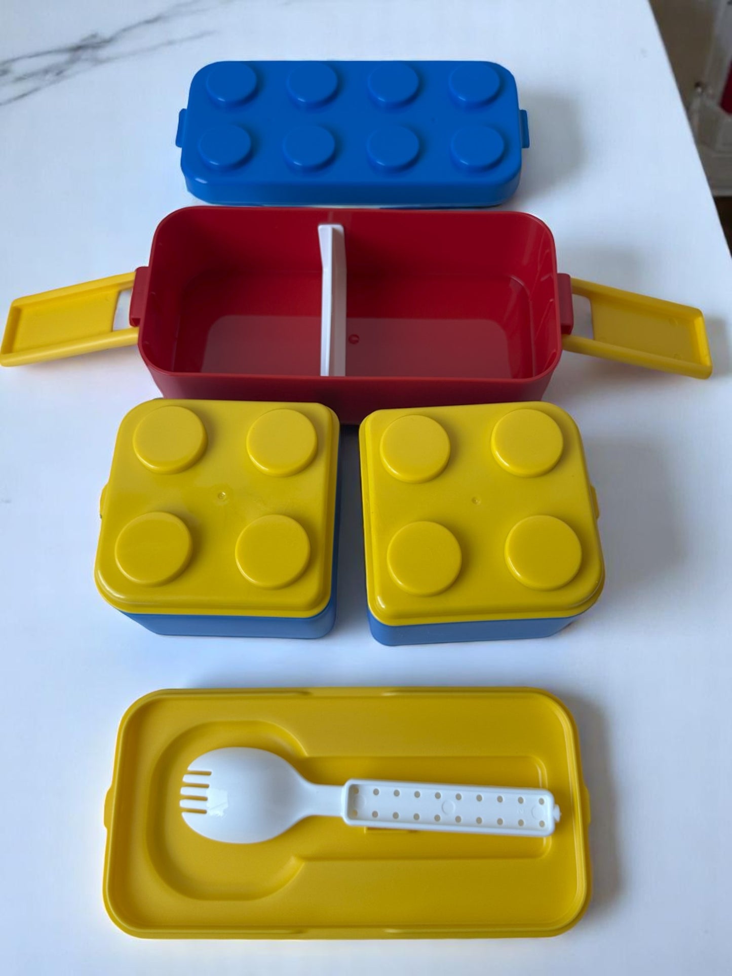 Lancheira Infantil 3 Andares com Talher Embutido - Design Divertido de Blocos, Compartimentos Independentes