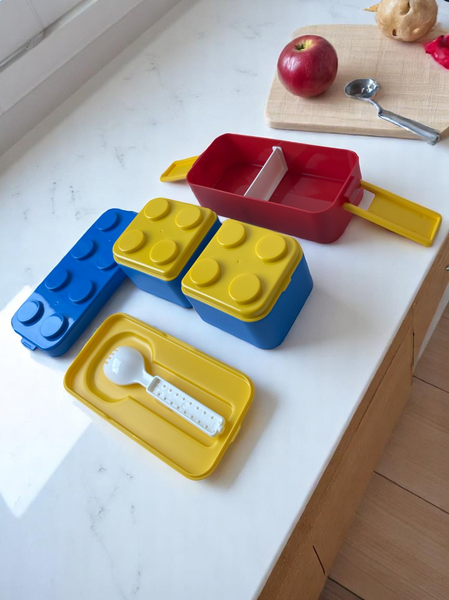 Lancheira Infantil 3 Andares com Talher Embutido - Design Divertido de Blocos, Compartimentos Independentes