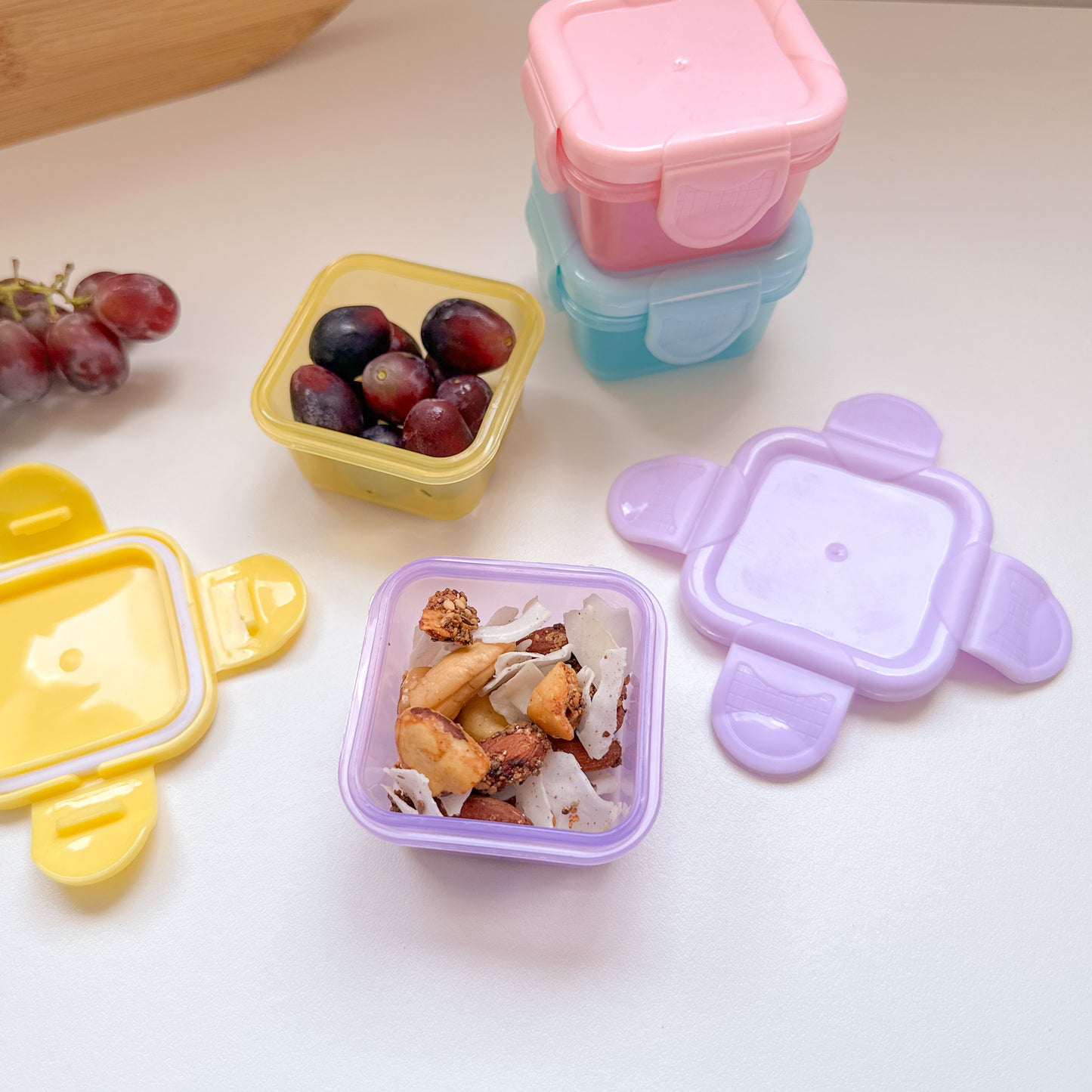 Kit Com 4 Mini Potes De Plástico Coloridos TAMANHO P - Envio de cores aleatório
