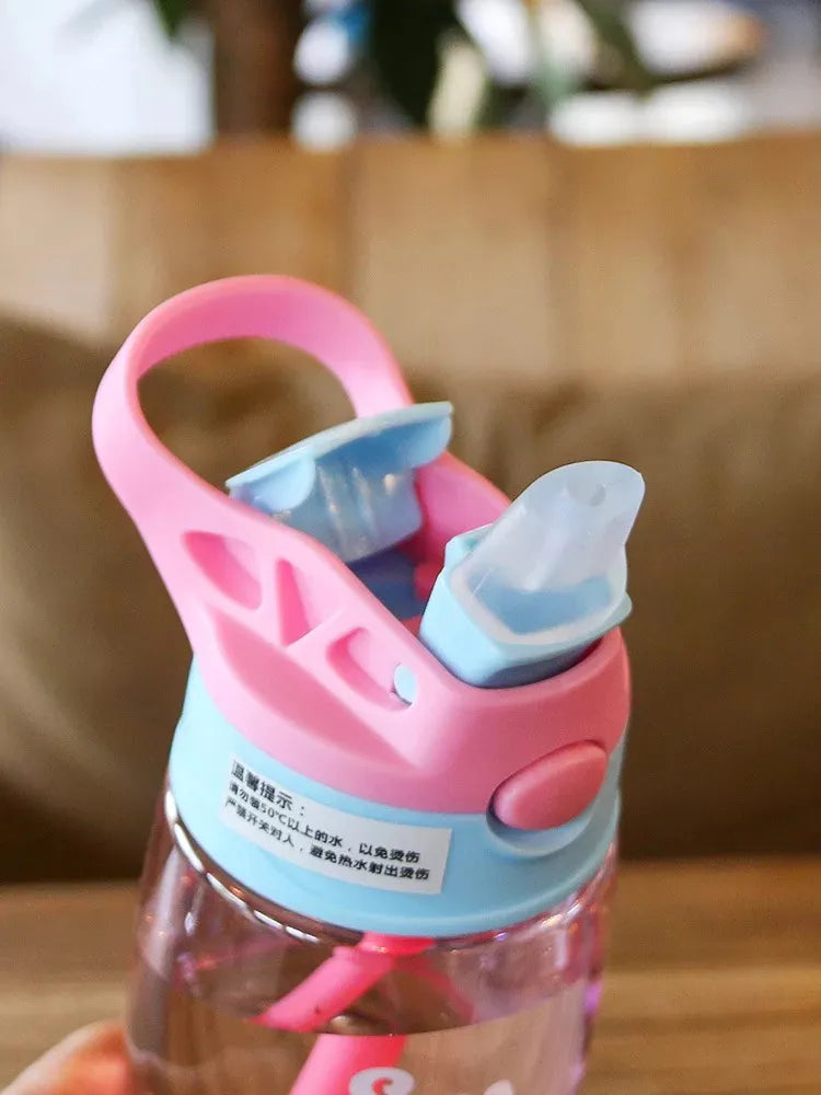 Copo de Plástico Infantil Com canudo 480ml