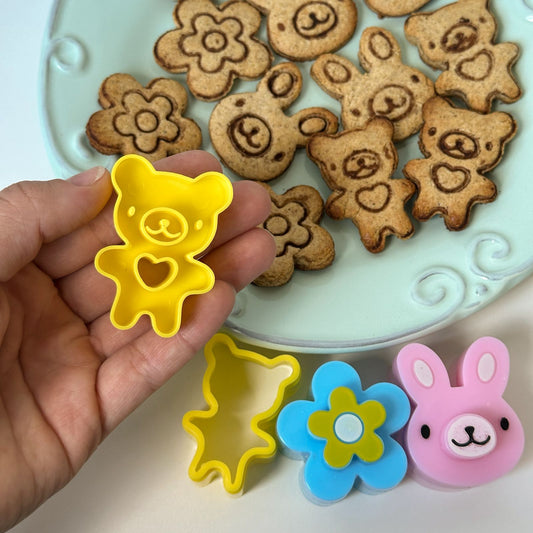 Cortadores de Biscoito e Pão com Carimbo – Ursinho, Coelho e Flor Divertidos