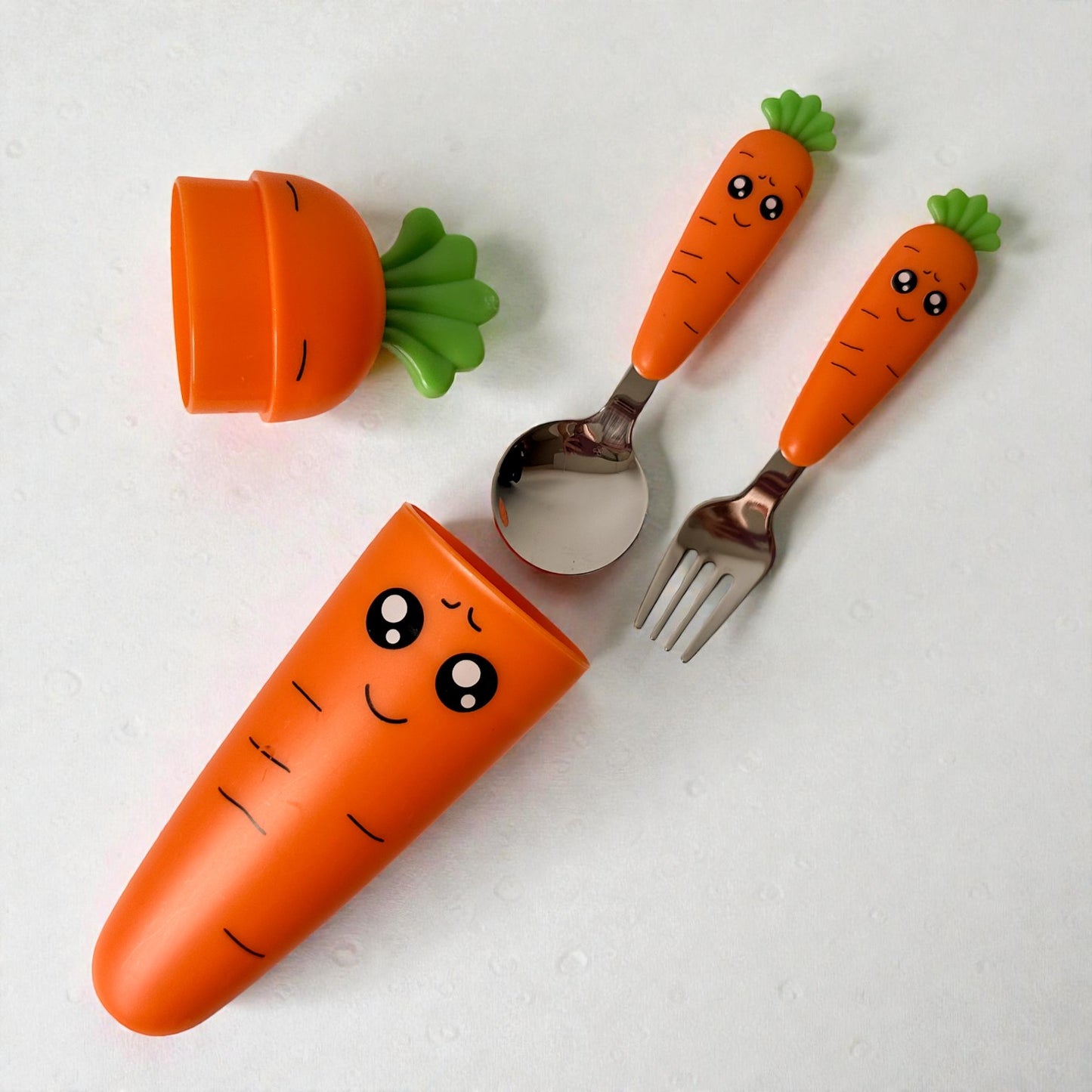 Kit Talheres Infantil com Estojo – Cenoura Fofa com Colher e Garfo (Ideal para Lancheira Escolar)
