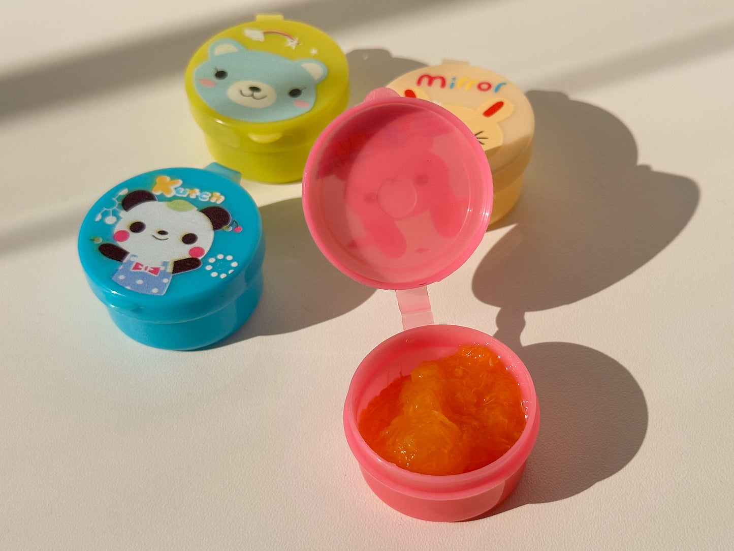 Pote Infantil Pequeno para Lancheira – Mini Pote com Tampa e Estampa Fofa (Ideal para Frutas, Snacks e Molhos)