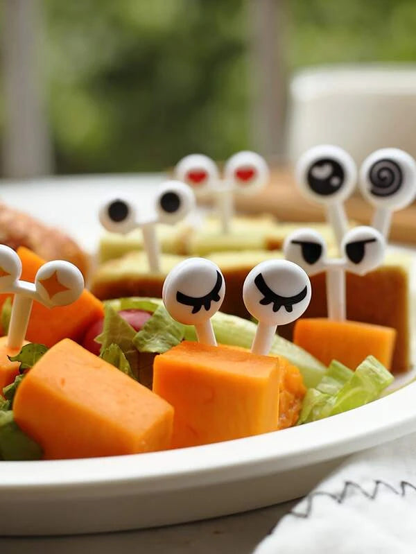 Garfo de fruta aleatório desenho de olhos