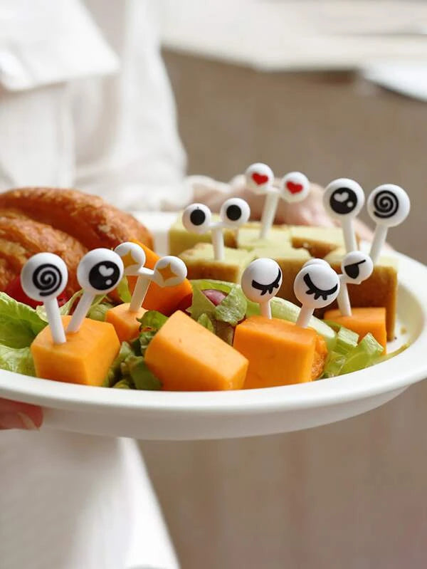 Garfo de fruta aleatório desenho de olhos